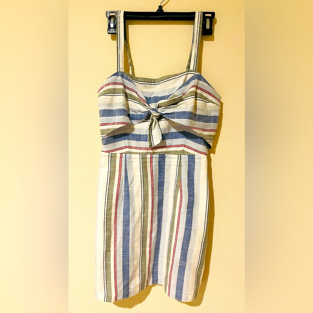 Cute summer dress with a front tie knot